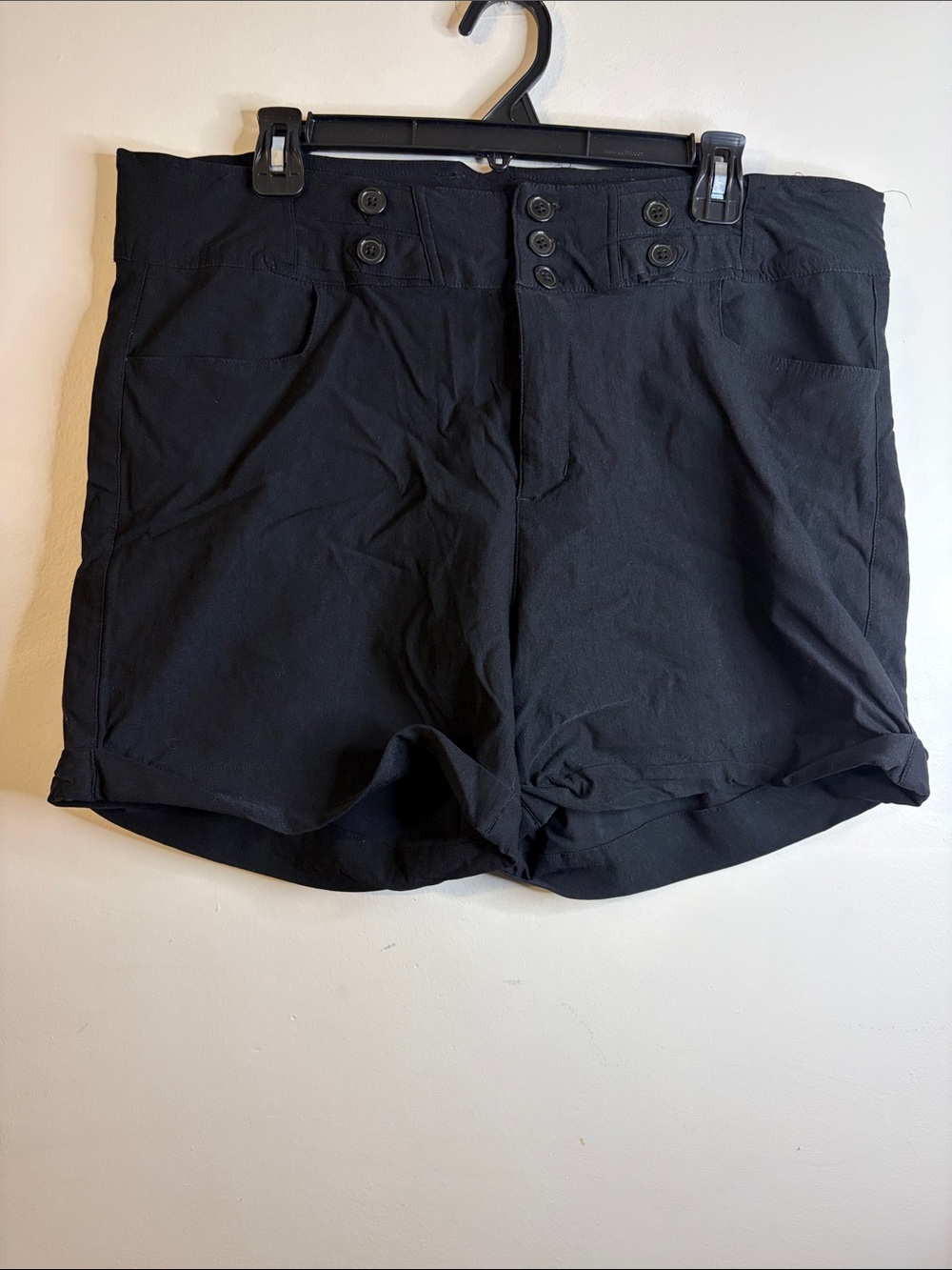 Beware London Women's Black Flat-Front Button-Waist Shorts Size 2X GUC #426 🏷️